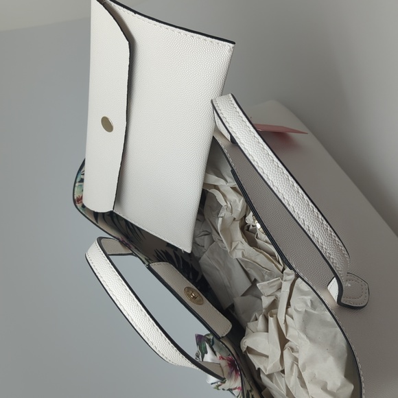 Kelly and Katie ivory purse satchel handbag crossbody - Picture 9 of 10